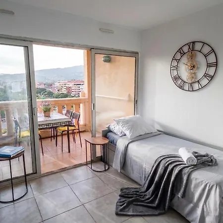 Stunning Sea View - Balcony - 2min To - Ac - Wifi - Pool 戛纳