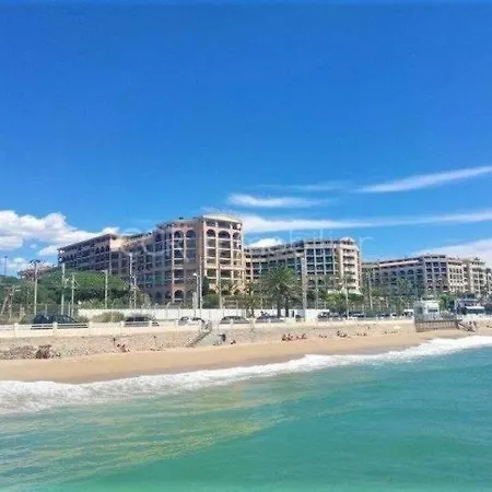 公寓 Stunning Sea View - Balcony - 2min To - Ac - Wifi - Pool 戛纳