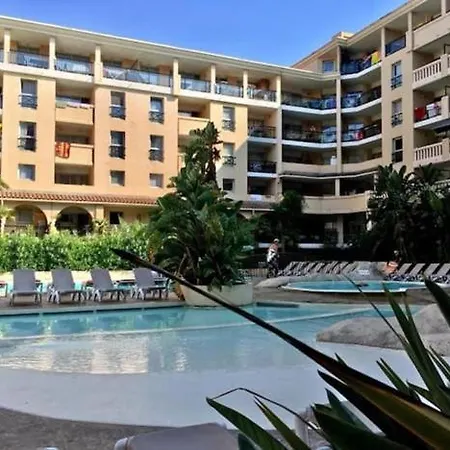 公寓 Stunning Sea View - Balcony - 2min To - Ac - Wifi - Pool *